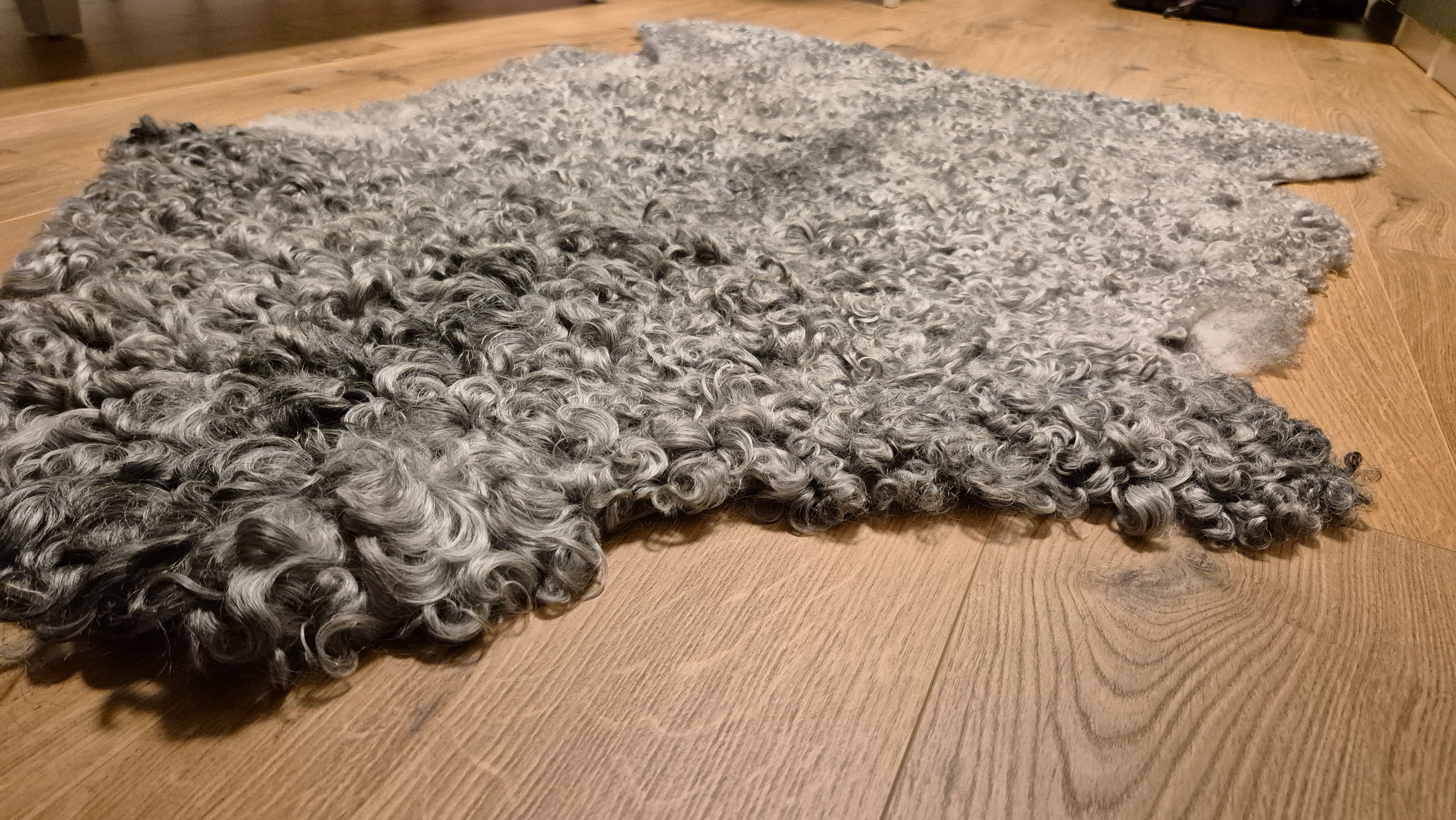 Grått fårskinn 102