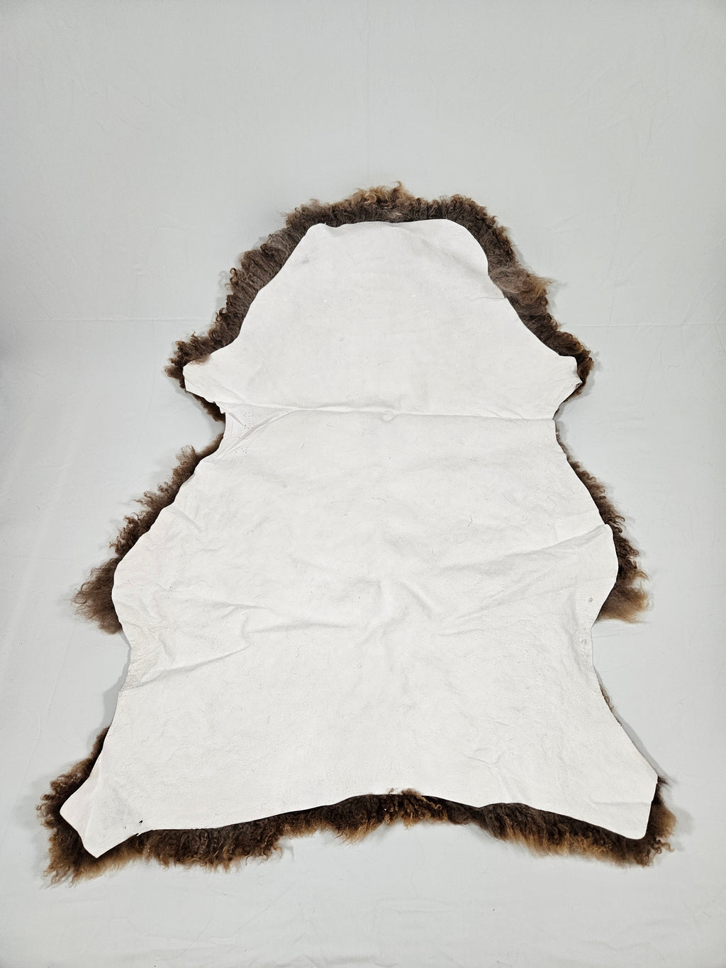 Brunt långlockigt fårskinn 3003