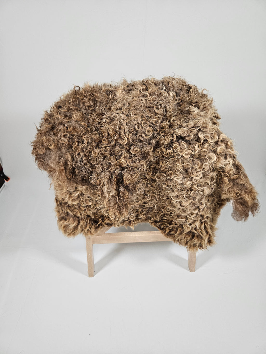 Brunt långlockigt fårskinn 3003