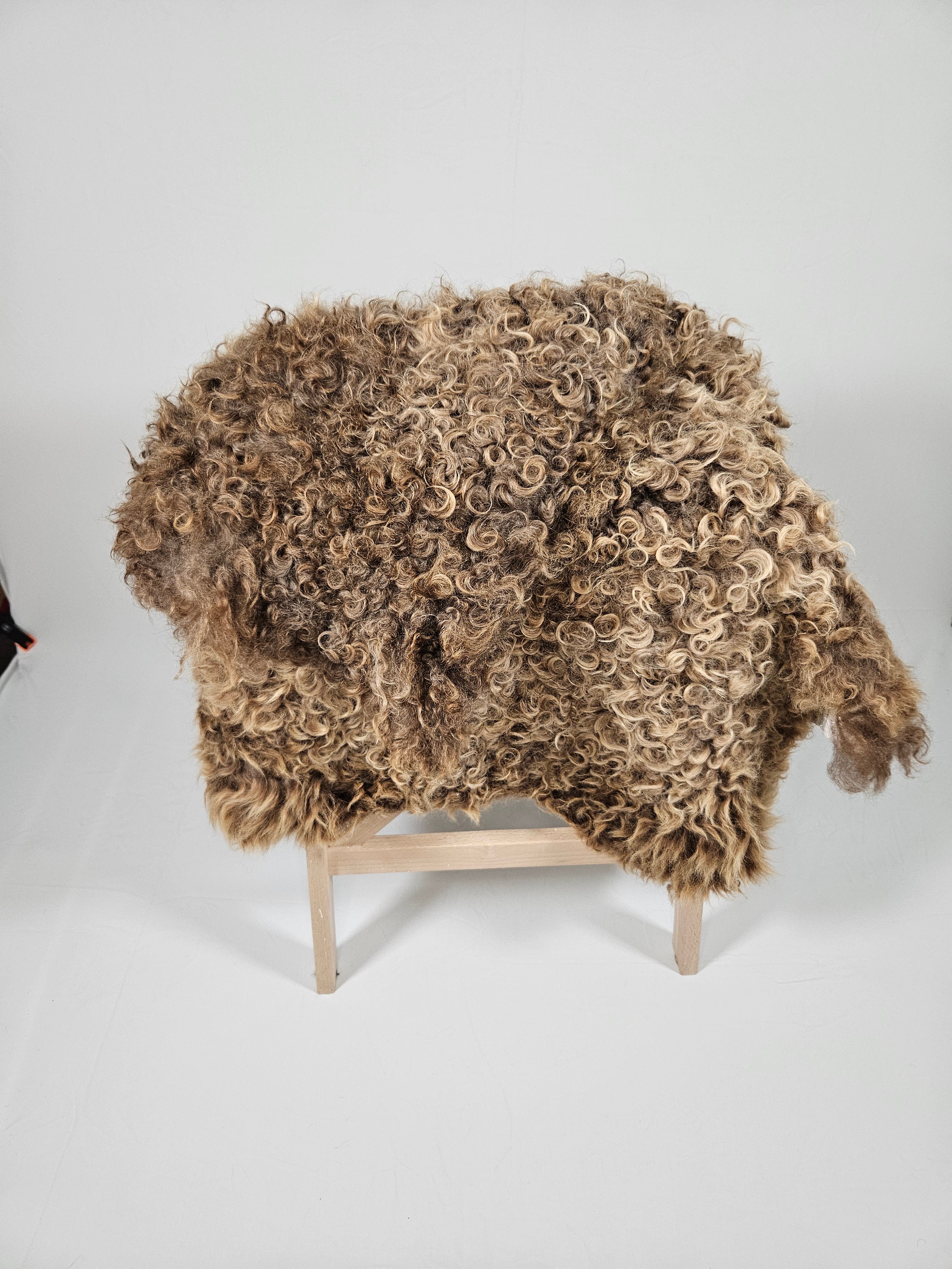 Brunt långlockigt fårskinn 3003