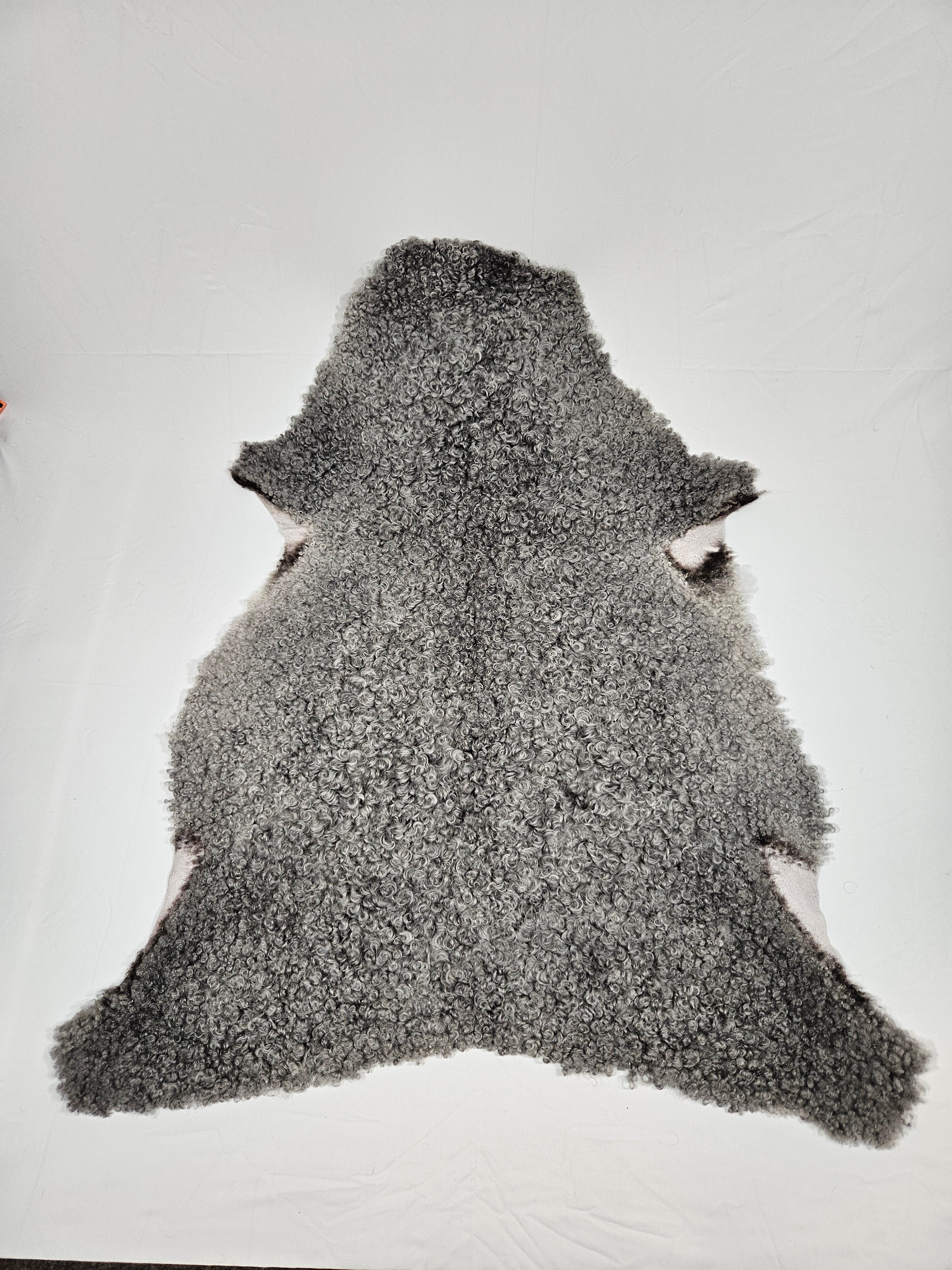 Grått fårskinn 1010