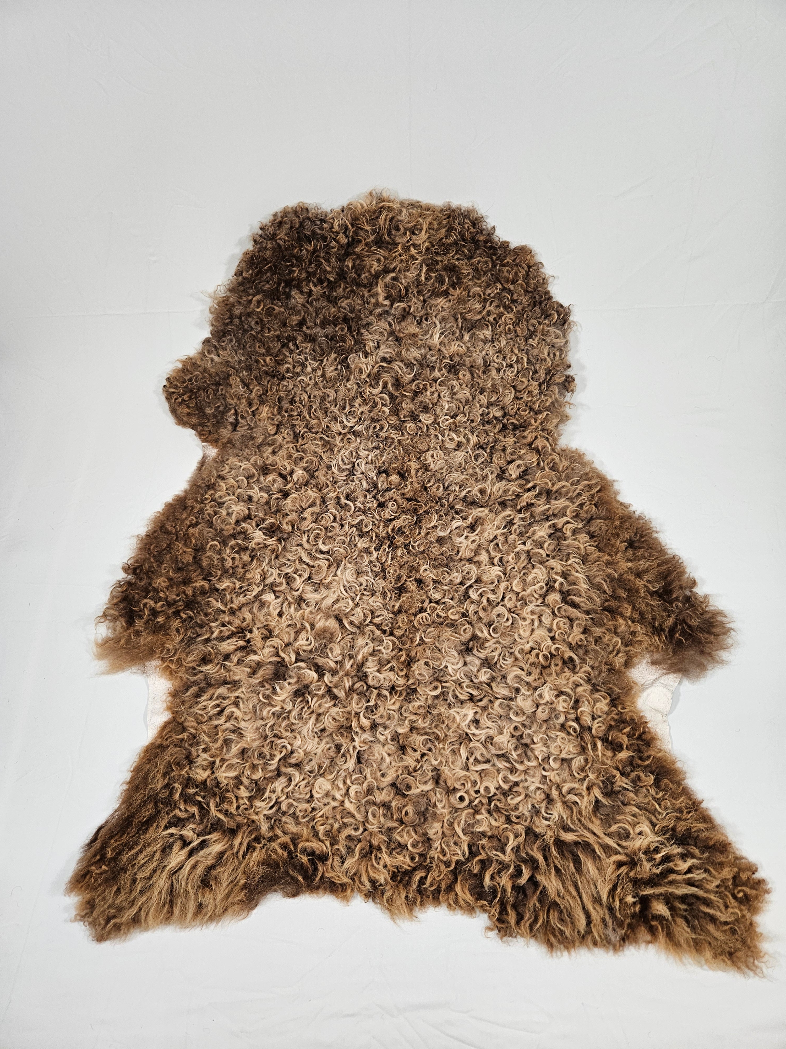 Brunt långlockigt fårskinn 3003