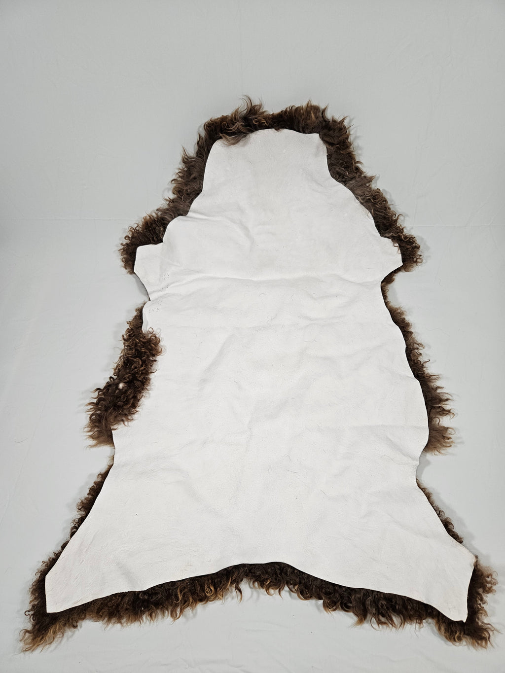 Brunt långlockigt fårskinn 3004