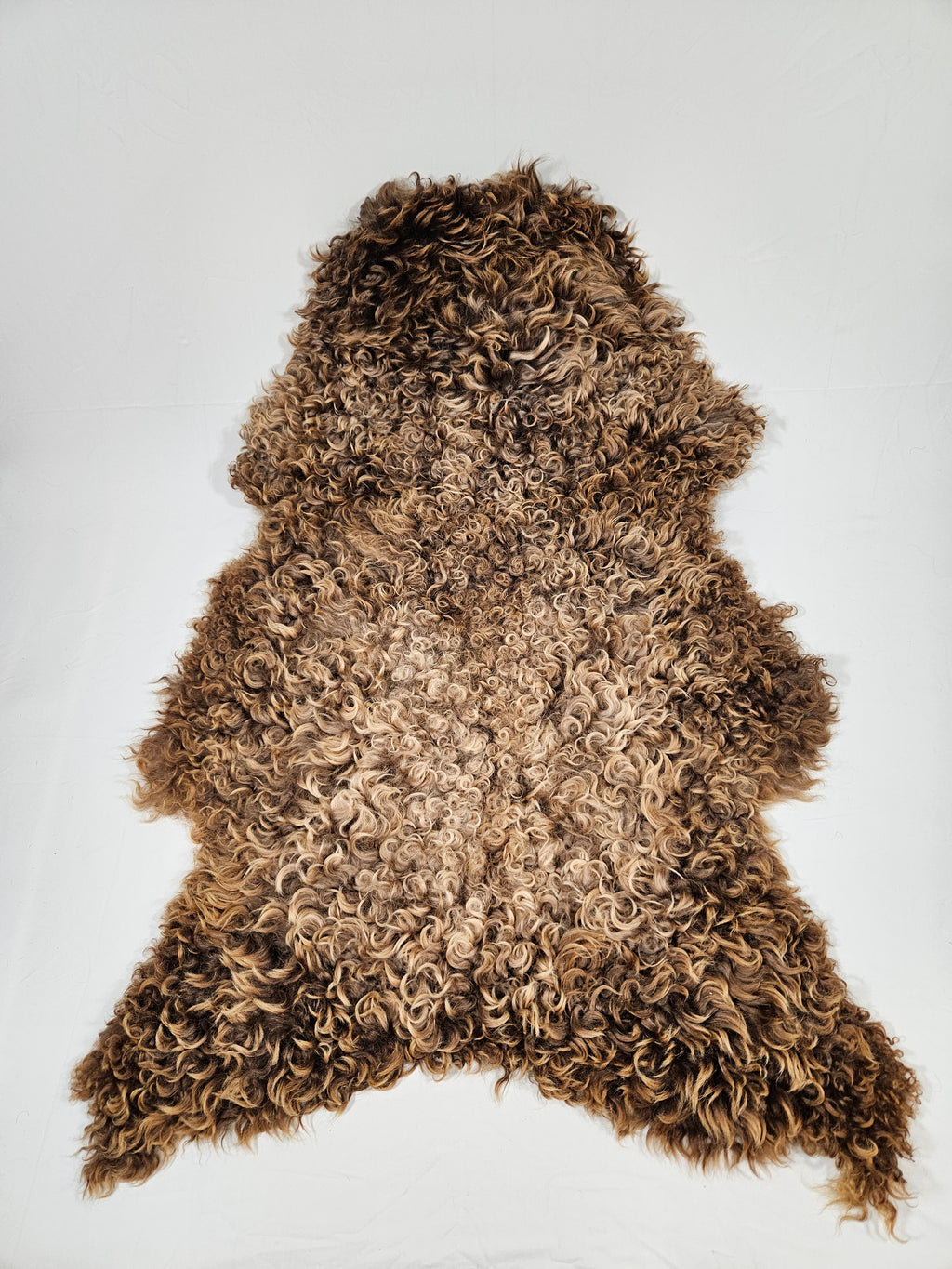 Brunt långlockigt fårskinn 3004