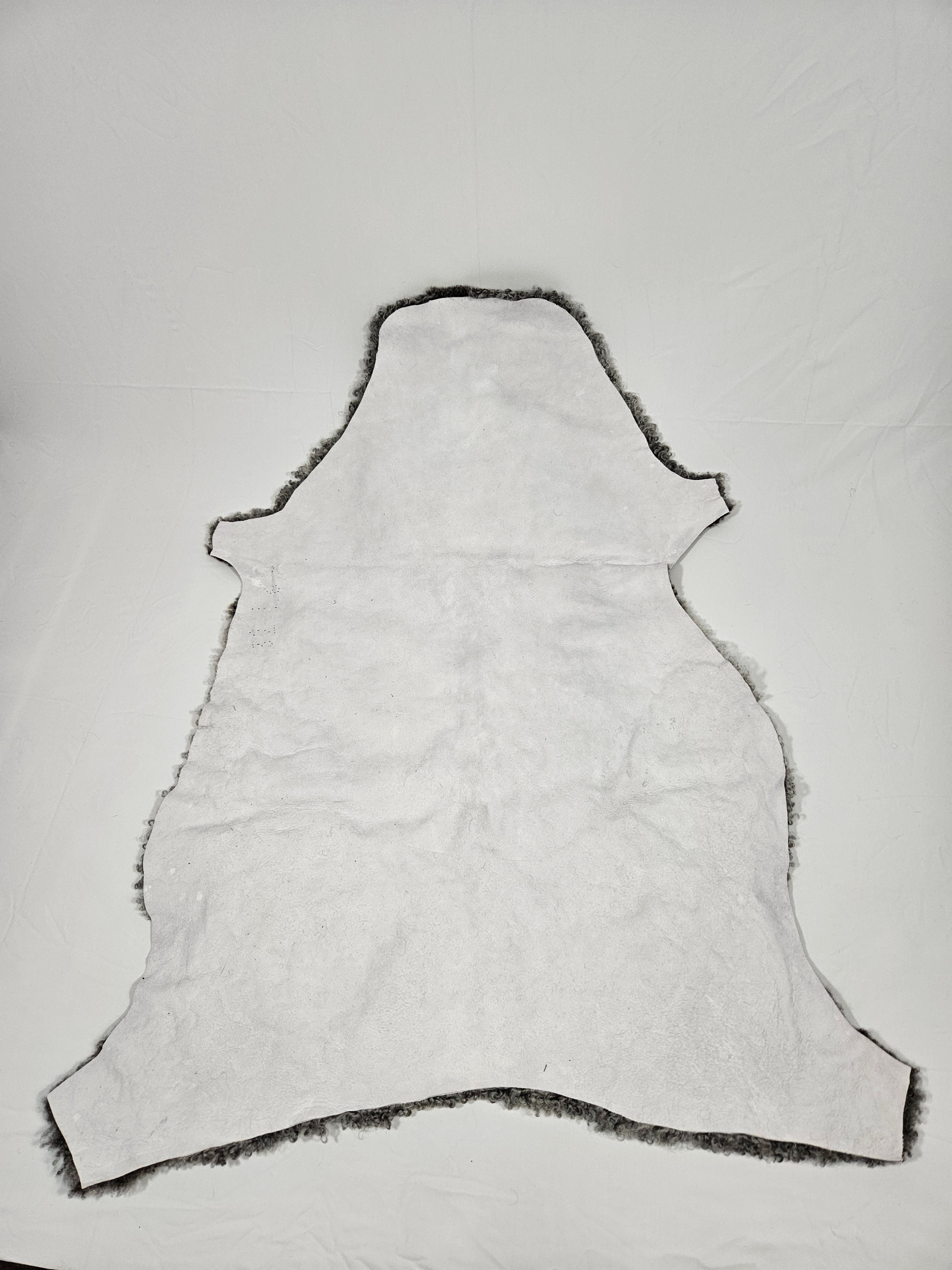 Grått fårskinn 1010