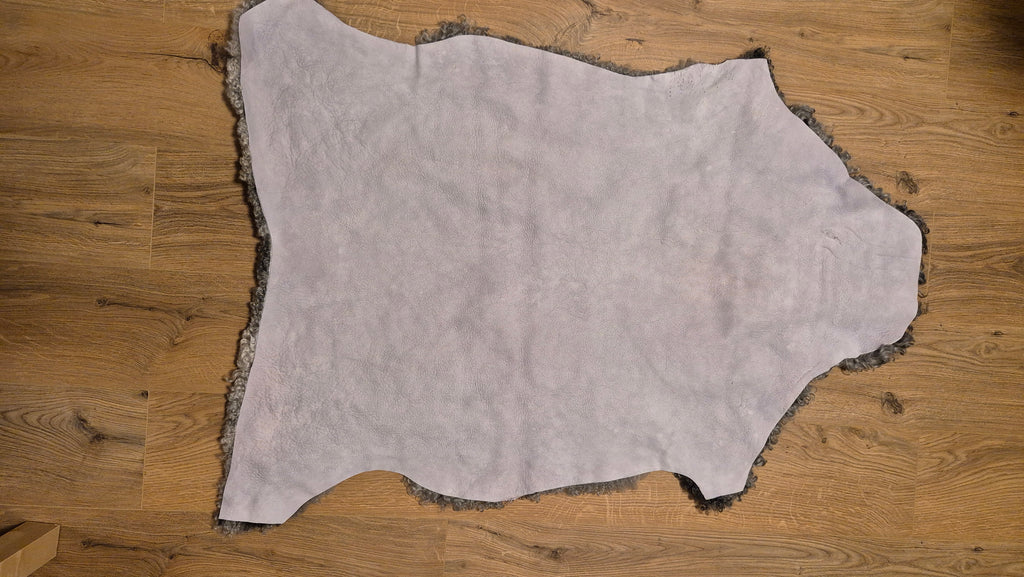 Grått fårskinn 102