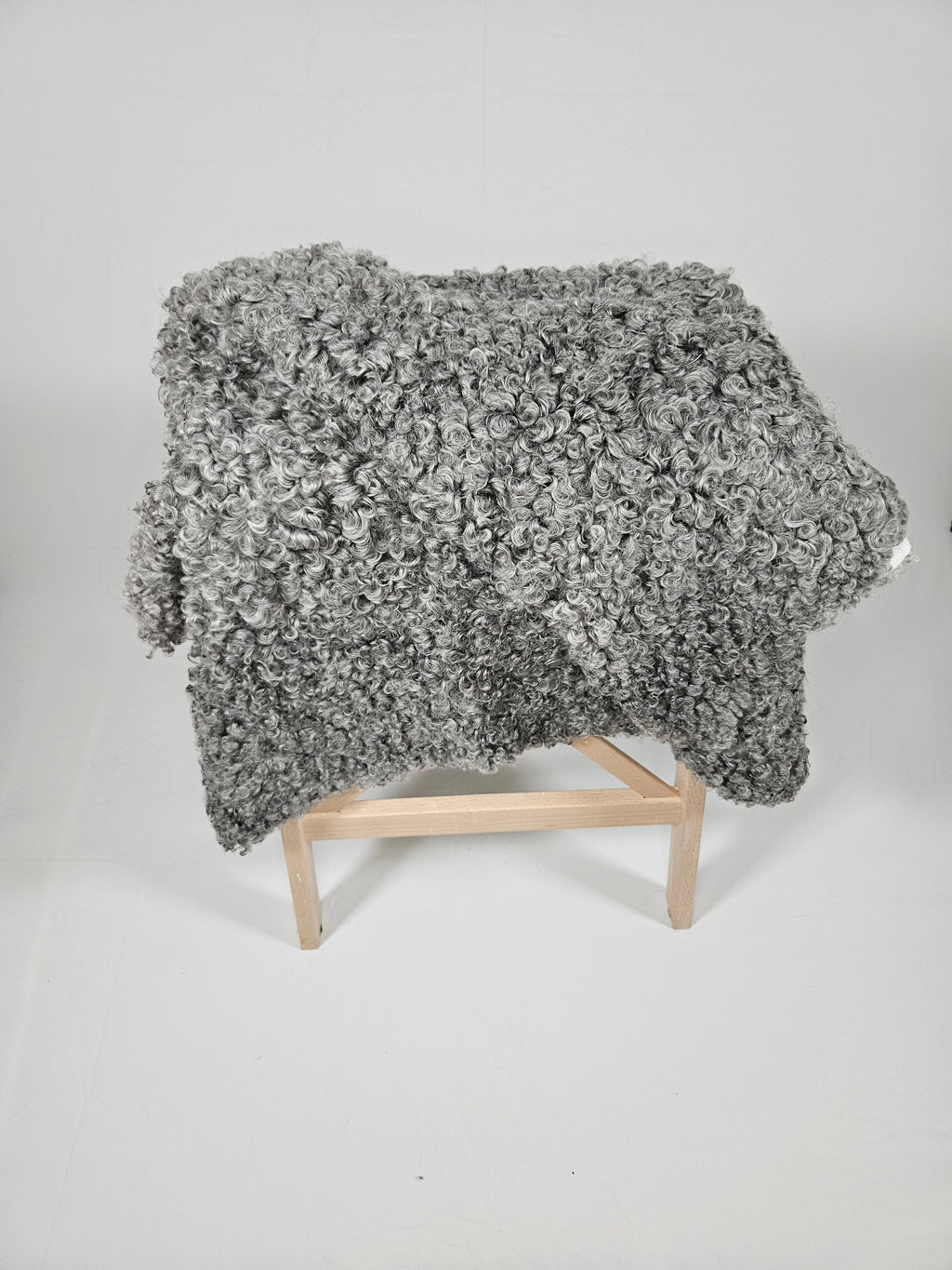 Grått fårskinn 1010