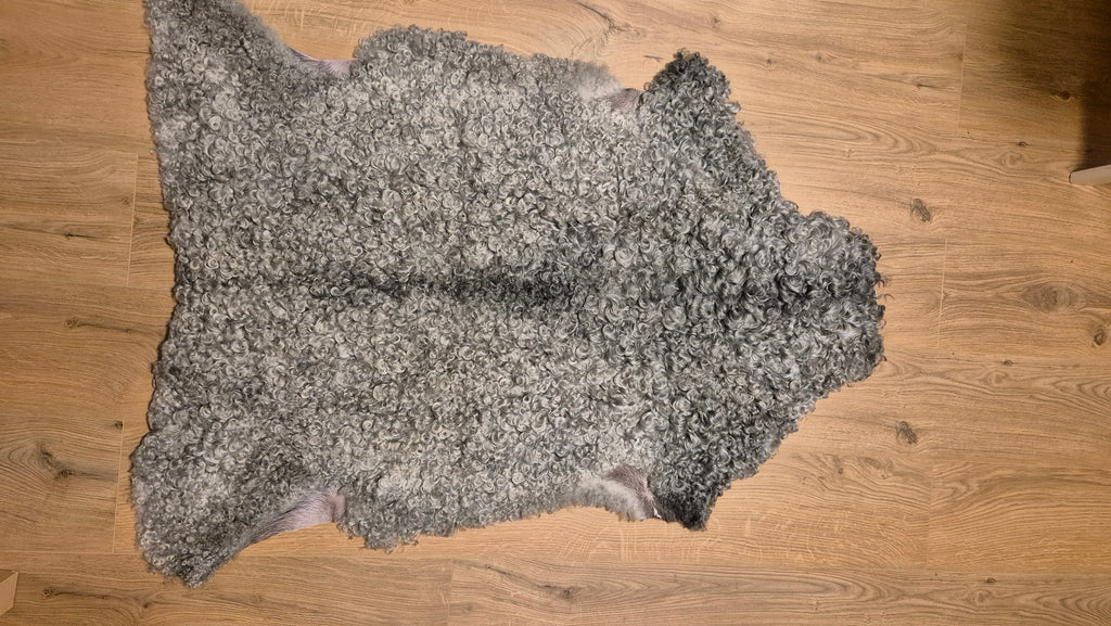 Grått fårskinn 102